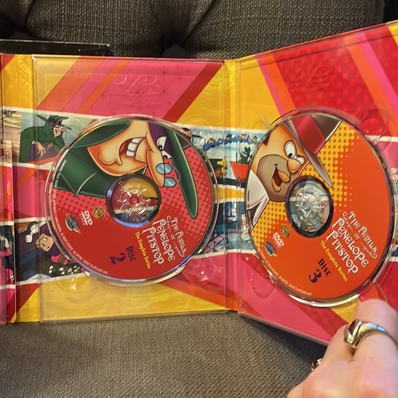 The Perils of Penelope Pitstop Hanna Barbera DVD set with collectible lithograph - Picture 8 of 13